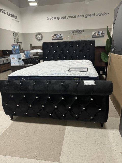 Noelle Black Luxury Modern Velvet Queen Sleigh Bed /P
