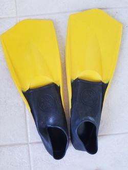 Tyr diving fins