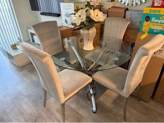 Modern Glass Dining Table with 4 Grey Velvet Chairs