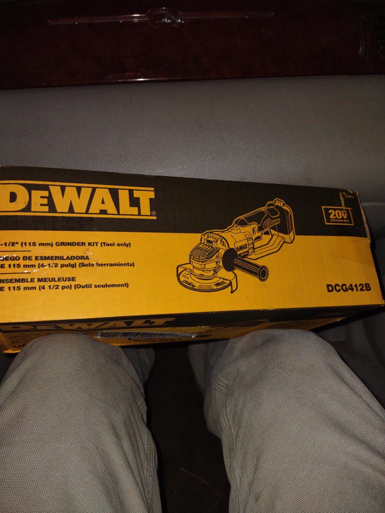 DeWalt 4 1/2nch Battery Powered Grinder 20 Volt