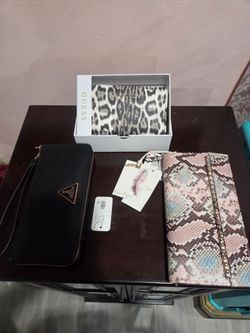3 new with tags Guess wallet