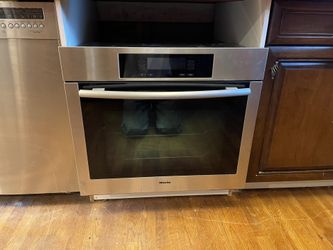 Mieli Convection oven built in. 27.5 inch. New