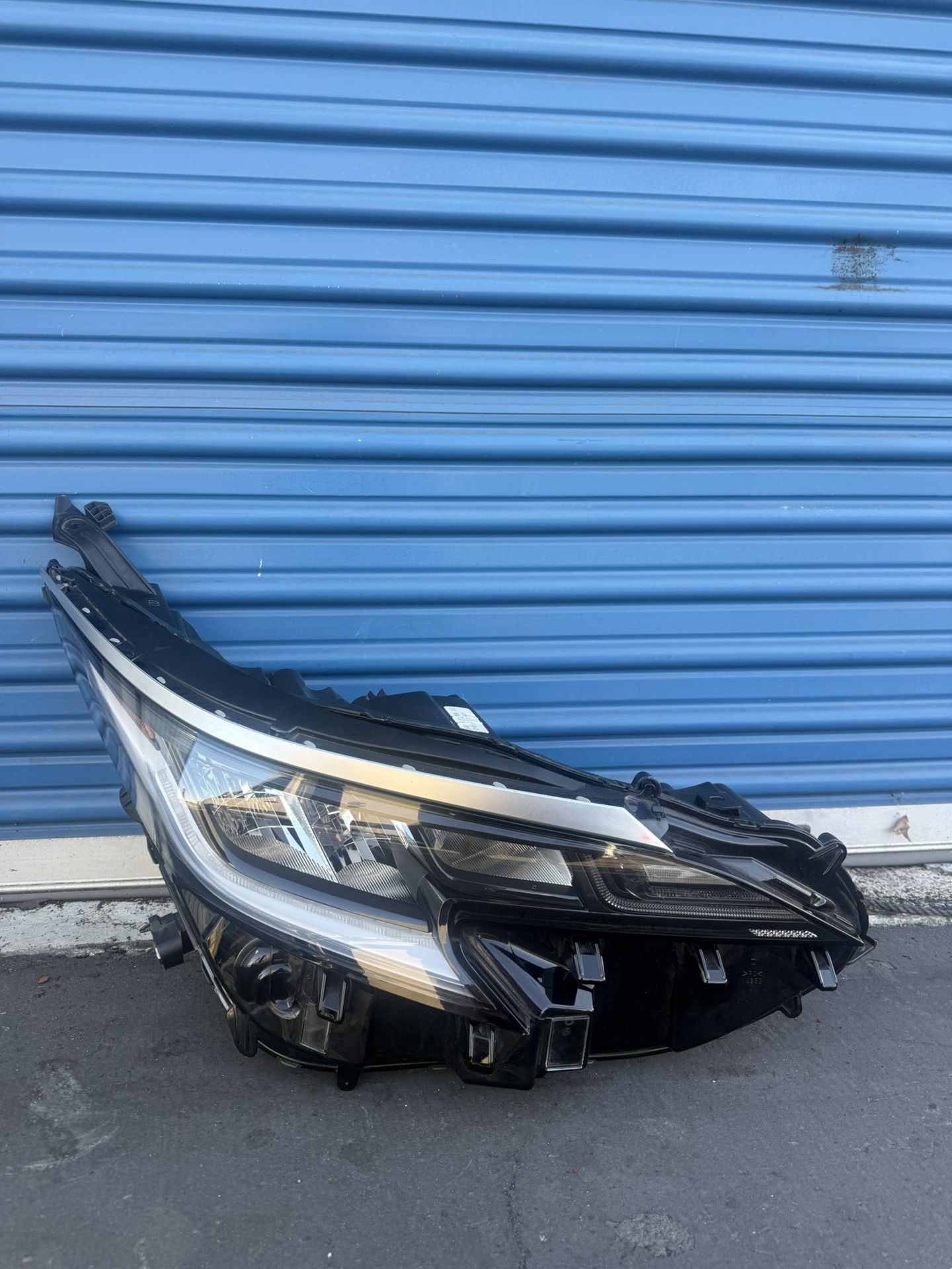 Toyota Sienna 2021 2022 2023 2024 2025 Right Side REFLECTOR LED Headlight OEM