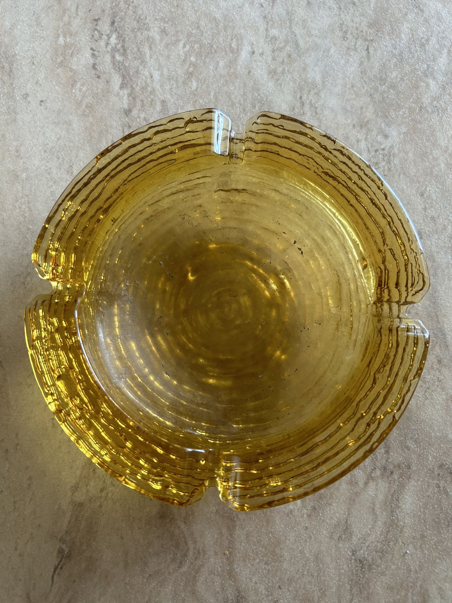 Retro MCM VINTAGE Amber GLASS ASHTRAY 6 1/4 “ diameter 4 RESTS