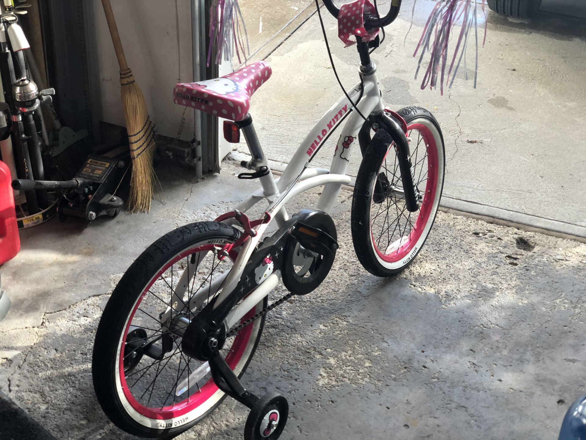 Hello Kitty Bike with Helmet