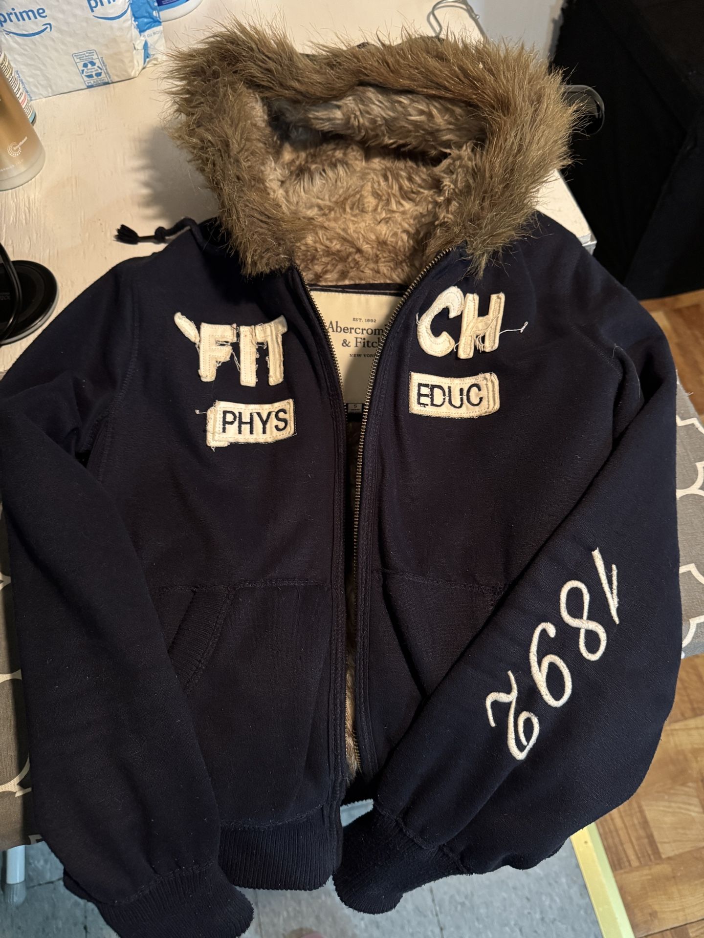 Women’s Abercrombie & Fitch fur-lined hoodie Size s