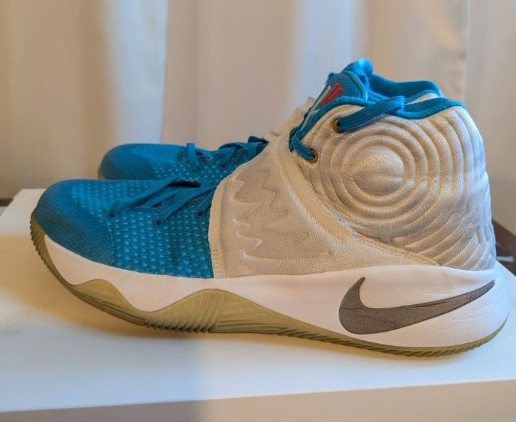 🏀 Nike Kyrie 2 "Christmas" Sneakers – Size 13 – $50 OBO