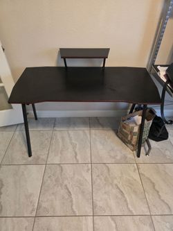 Computer desk