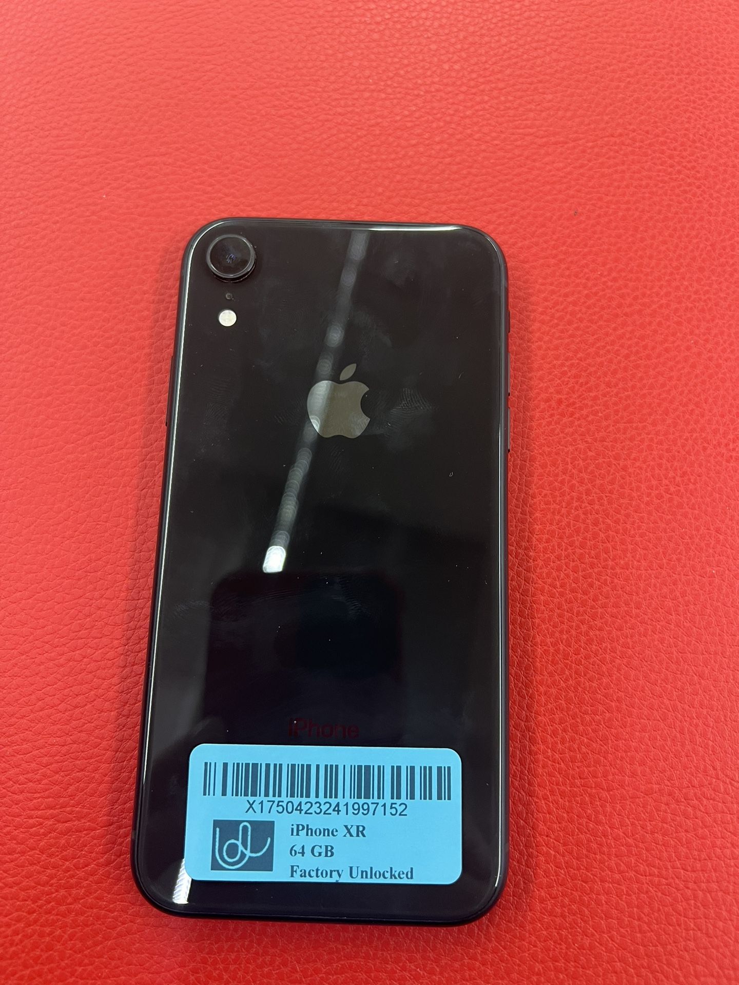 XR Unlocked clean 64Gb with charger, screen protector & warranty @ 12811 N Nebraska Ave. Tampa, 33612