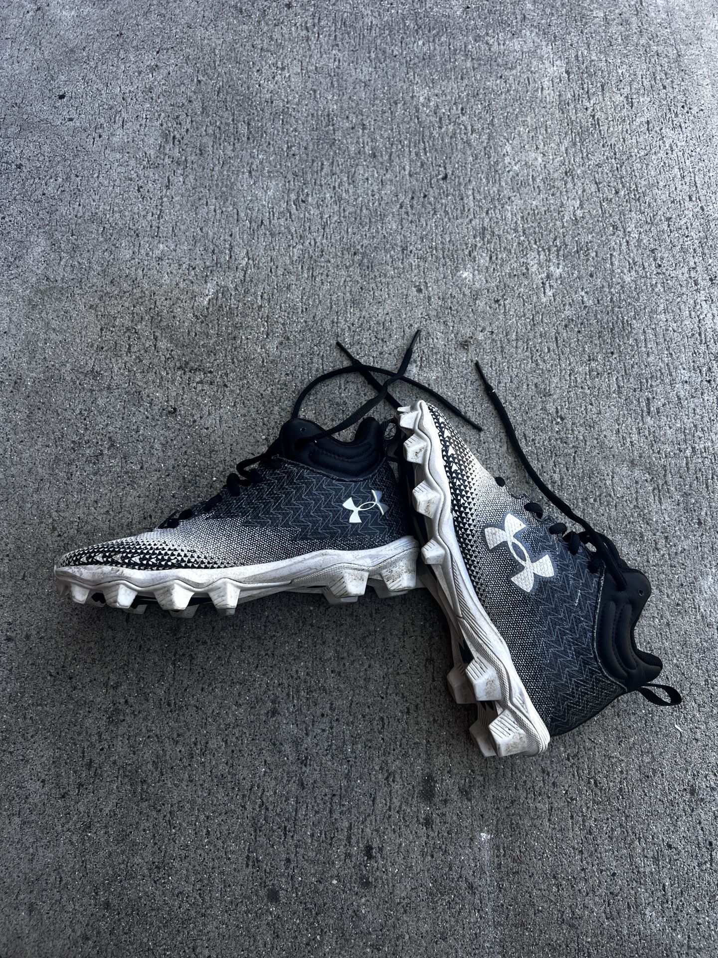 Boys Under Armor Football Cleats Size 3Y