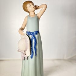 Vintage Lladró Coiffure Girl