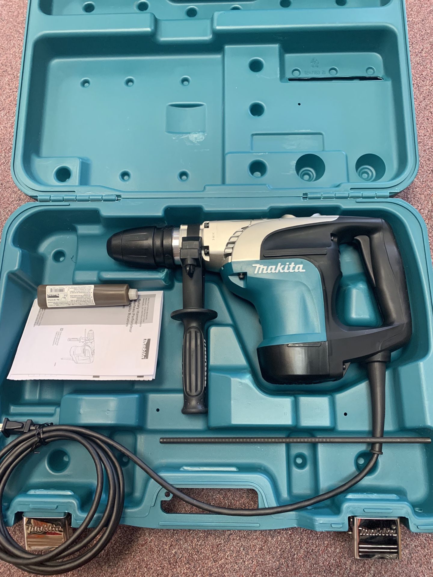 New Makita 1-9/16” SDS MAX Rotary Hammer. HR4002
