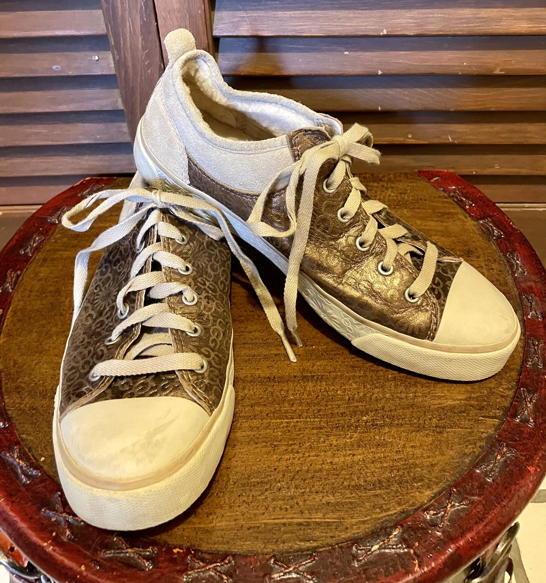 Authentic Ugg Tennis Shoes Size 8