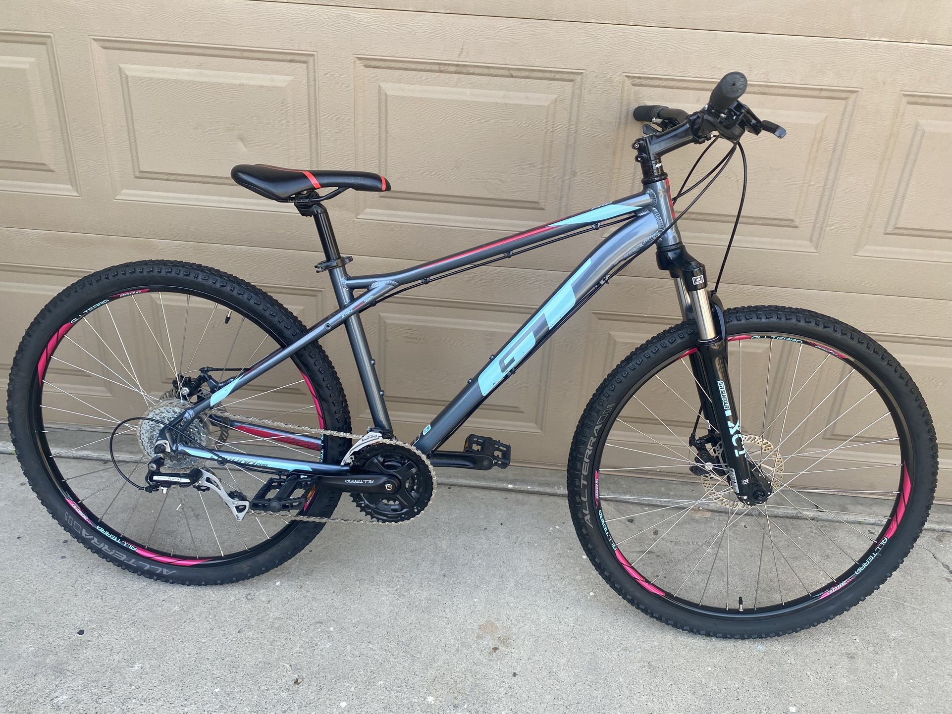 GT Laguna Pro Mountain Bike