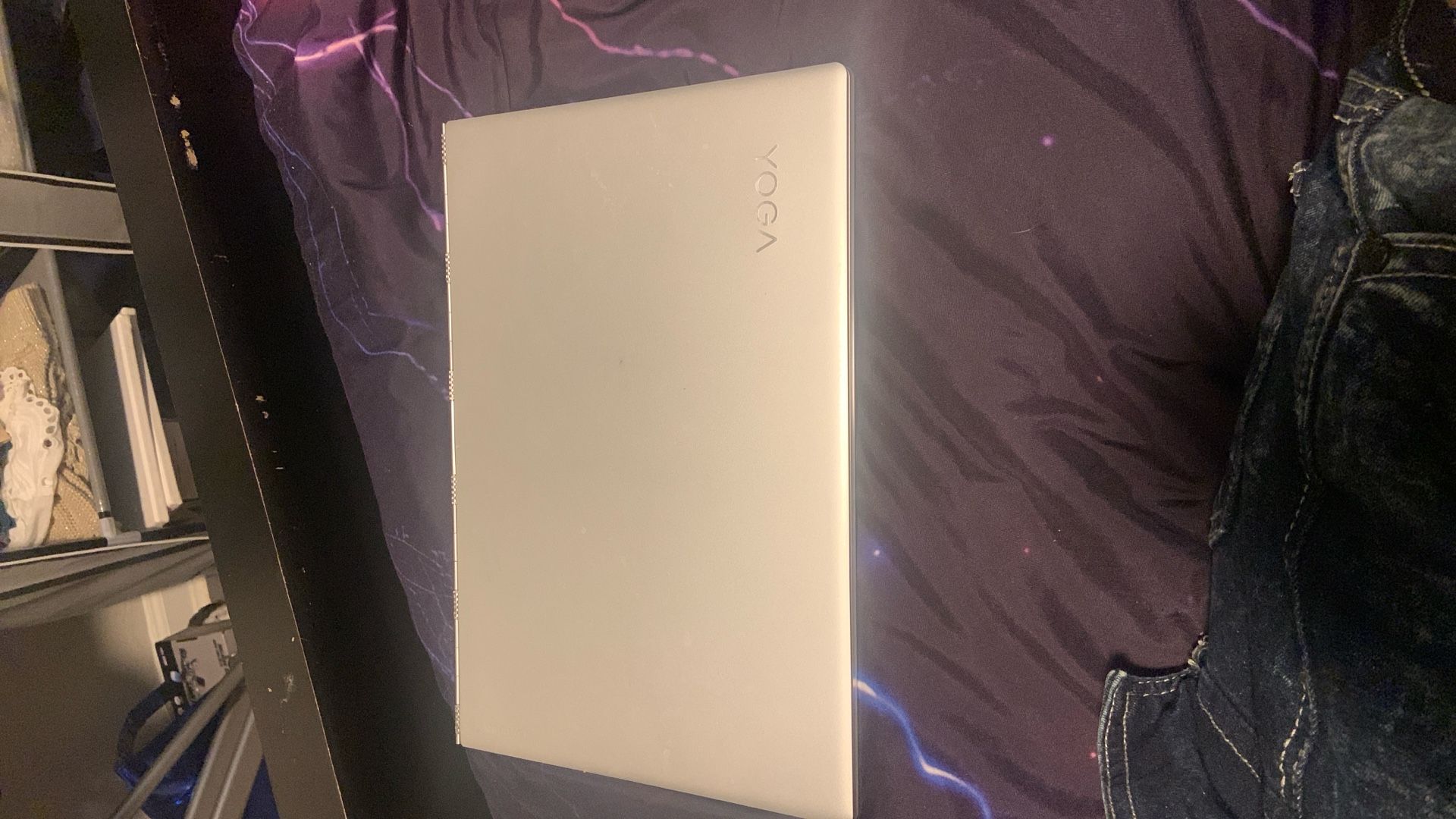 Lenovo Yoga 910 2-in-1 Laptop - Intel Core i7-7500U 13.9-Inch Touch 1TB SSD 16GB Win 10 Silver