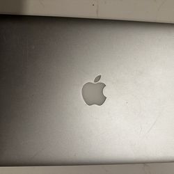 MacBook Air ( Early 2015 Model ) 