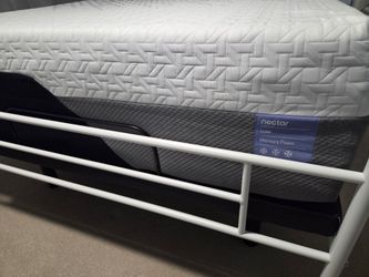 Full Nectar Luxe Memory Foam Mattress w/Base - Like New