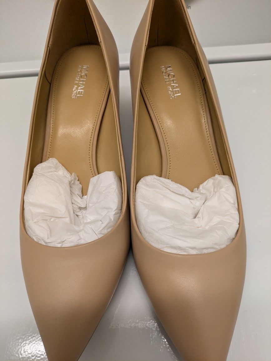 Brand New Michael Kors Beige Shoes In Great Condition. Size 7M