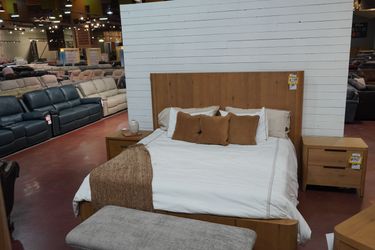 King Panel Bed — Universal (Natural Oak)