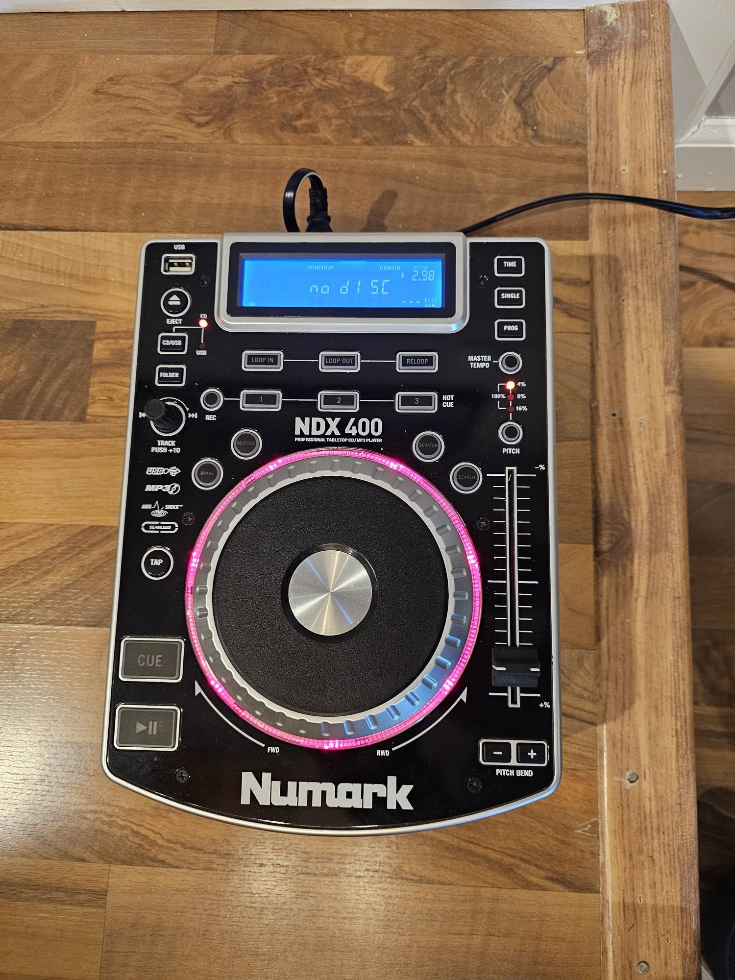 2 Numark Cd Players