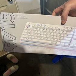 Logitech G715