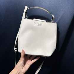 white purse 