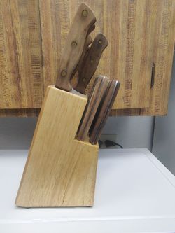 Kitchen knives with block.