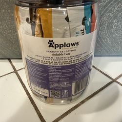 Applaws lickable cat treats!
