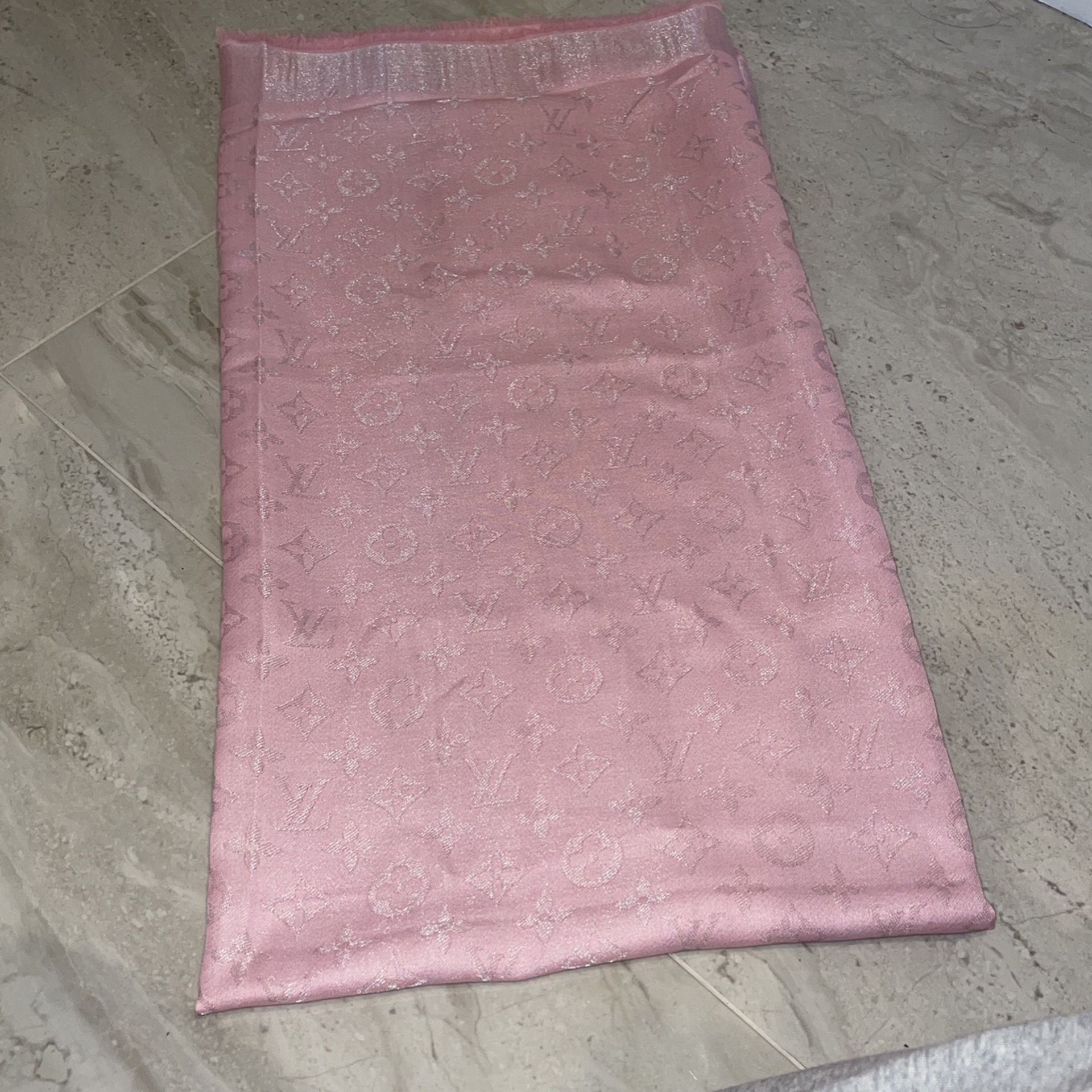 Luxurious Brand New Light pink Shawl for Sale! Must See!