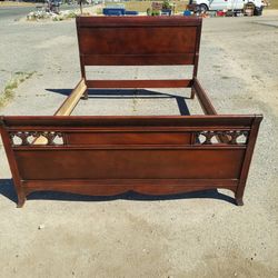 VINTAGE  WOOD  BED