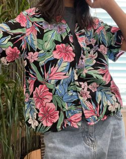 Hawaiian Button up 🌺