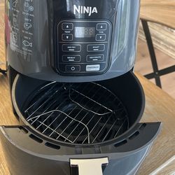 Air fryer Ninja - Ninja AF101 Air Fryer that Crisps, Roasts, Reheats, &  Dehydrates, for Quick, Easy Meals, 4 Quart Capacity, & High Gloss for Sale  in Lynnfield, MA - OfferUp