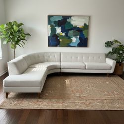 Living Spaces Sectional couch 🛻Delivery Available🛻