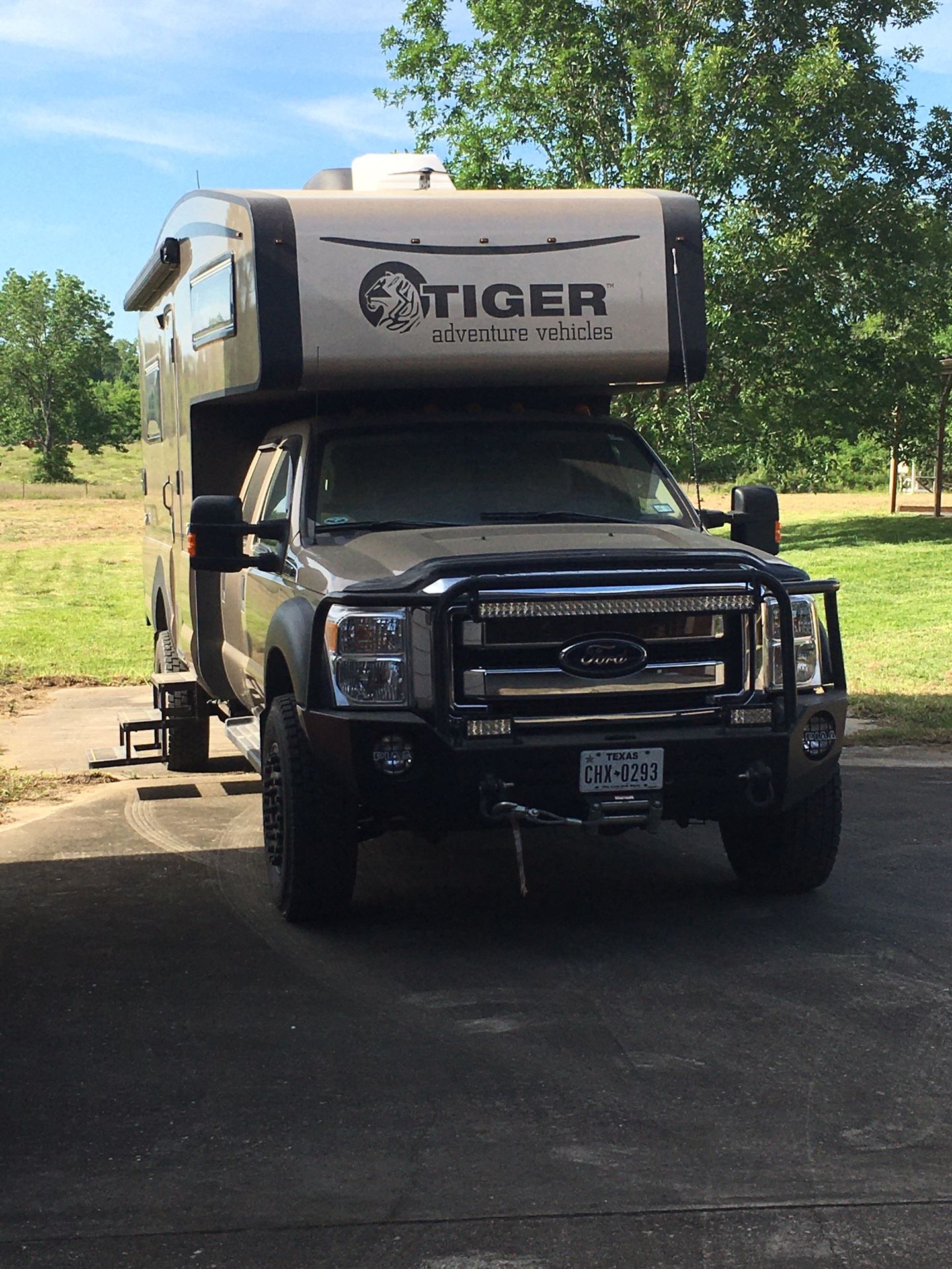 2012 Siberian Tiger Adventure Vehicle Truck Camper 38k miles