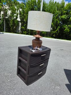 Lámpara de mesa decorativa. Estilo moderno rústico - Excelente estado.