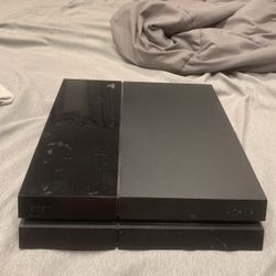 2013 PlayStation 4 (PS4)