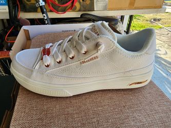NIB Sketchers comfort shoes