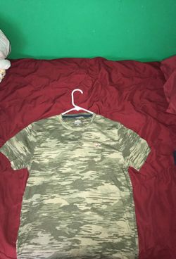 Holister camo shirt "must have collection"