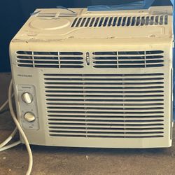 Frigidaire 5000 BTU Air Conditioner 