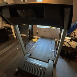 Pro Form XP 680 Treadmill 