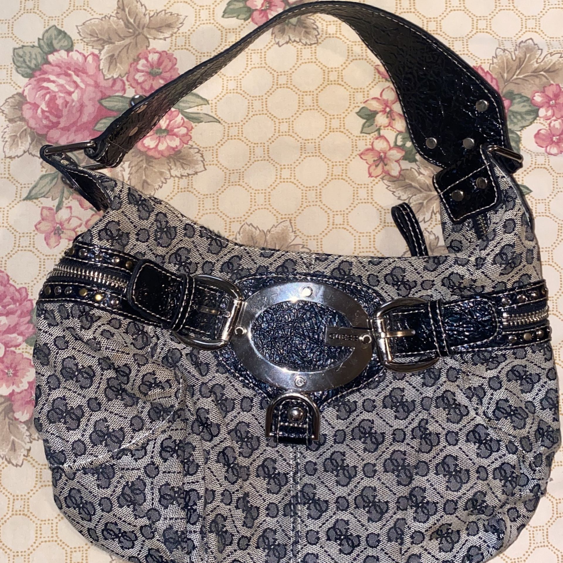 Guess - Black