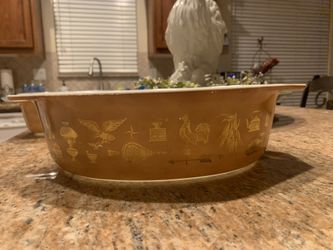 Vintage Pyrex Medium Casserole Dish