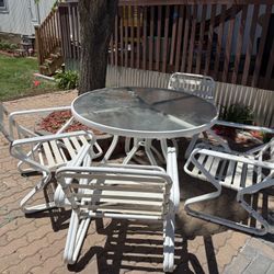 Out Door Table And Chairs 