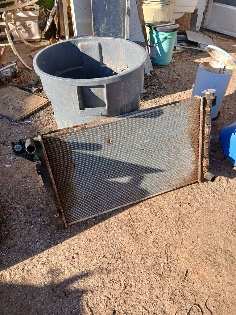 Radiator For 2001 Dodge Ram 2500 5.9l 2wd