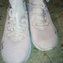 Woman's Size 7 Pink PUMA