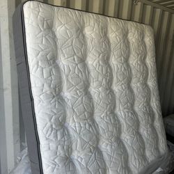California King Size Bed Mattress King Koil Intimate Plush Pillow Top Medium Stearns & Foster Reserve Aireloom Kluft Beautyrest Black Tempurpedic Purp