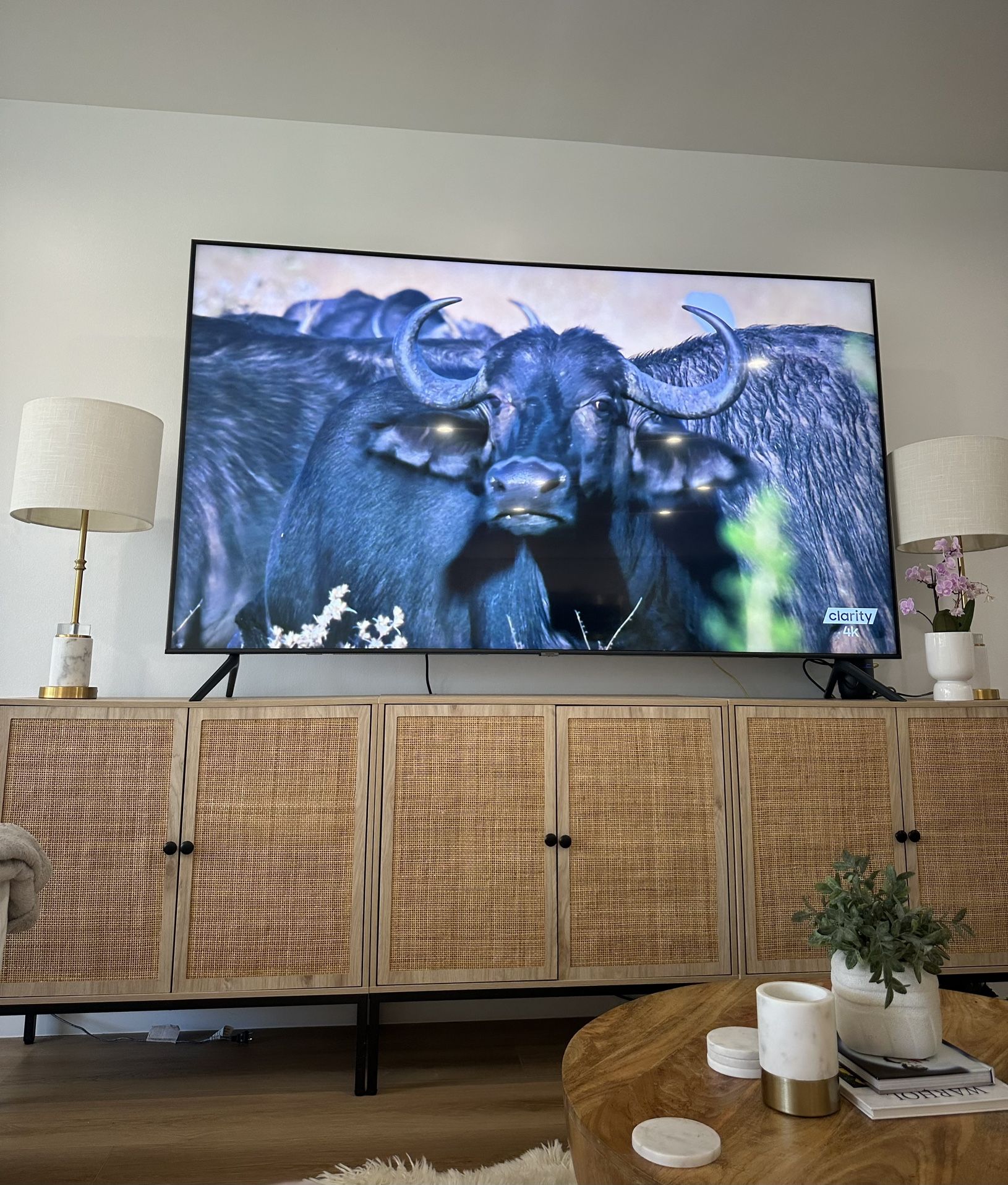 82” Smart TV