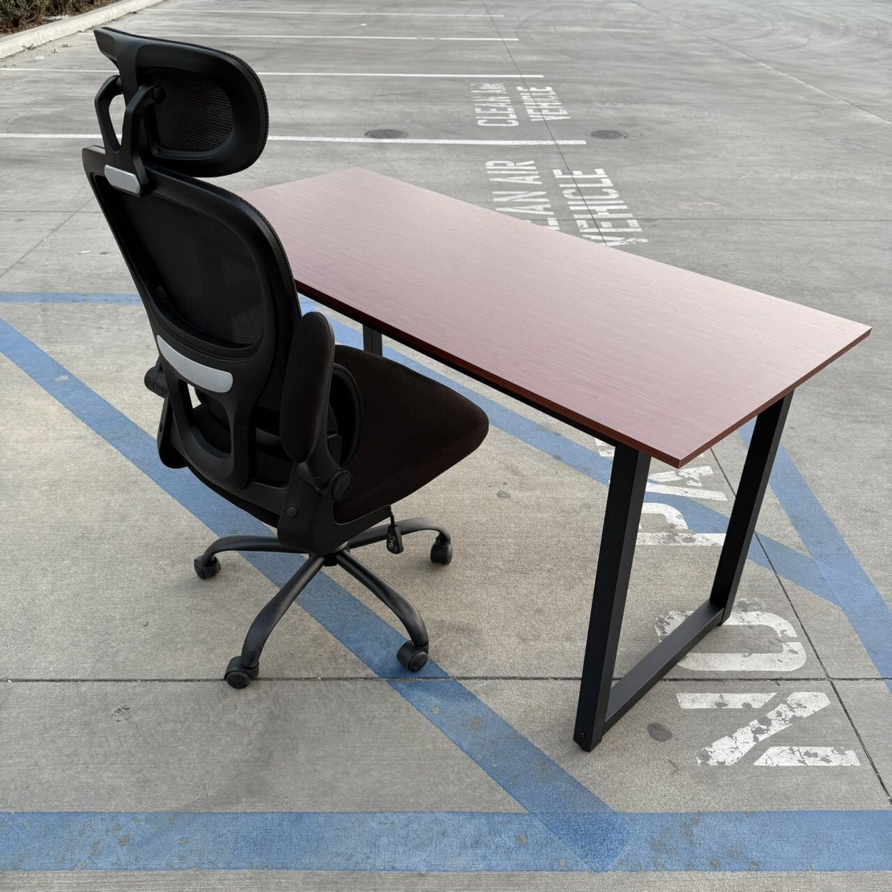 New In Box 55x24x30 Inch Tall Office Chair With Computer Desk Table Furniture Combo Set