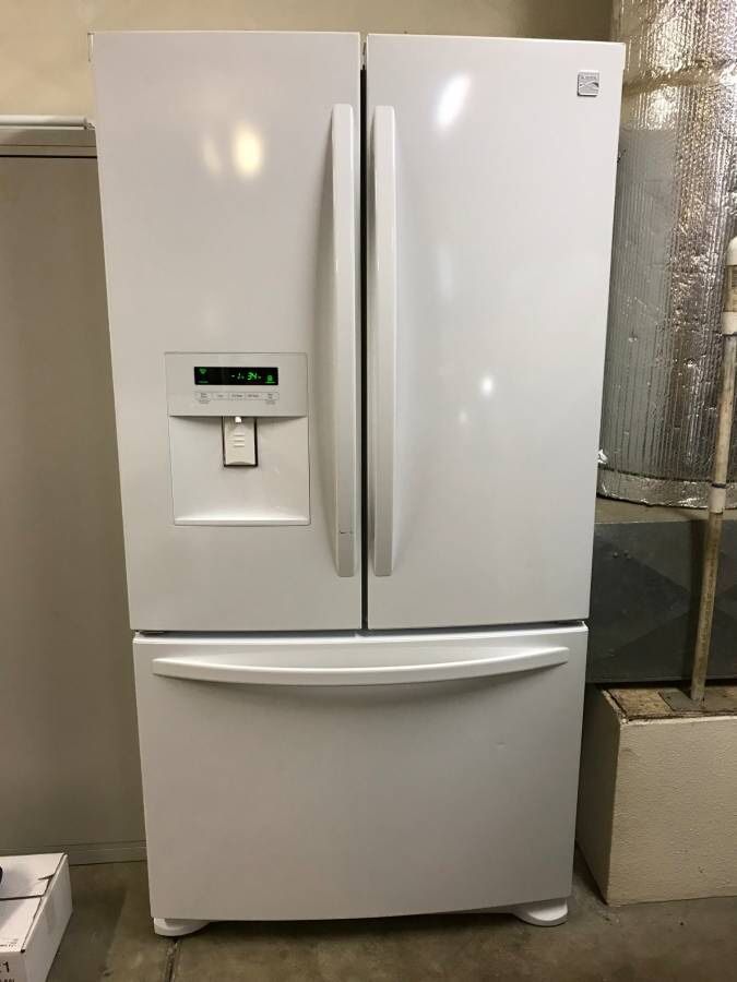 Refrigerator white in great condition