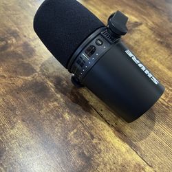 Shure MV7 USB/XLR Podcast Mic